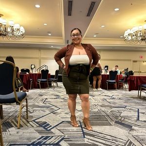 Meet your Posher, Antonia